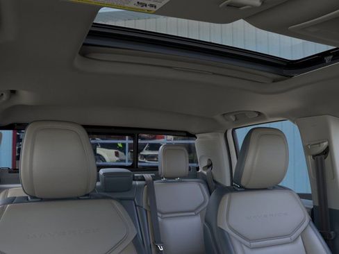 Used 2025 Ford Maverick Lariat w/ 4K Tow Package image 12