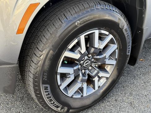 Used 2024 Nissan Frontier SL w/ Technology Package image 19