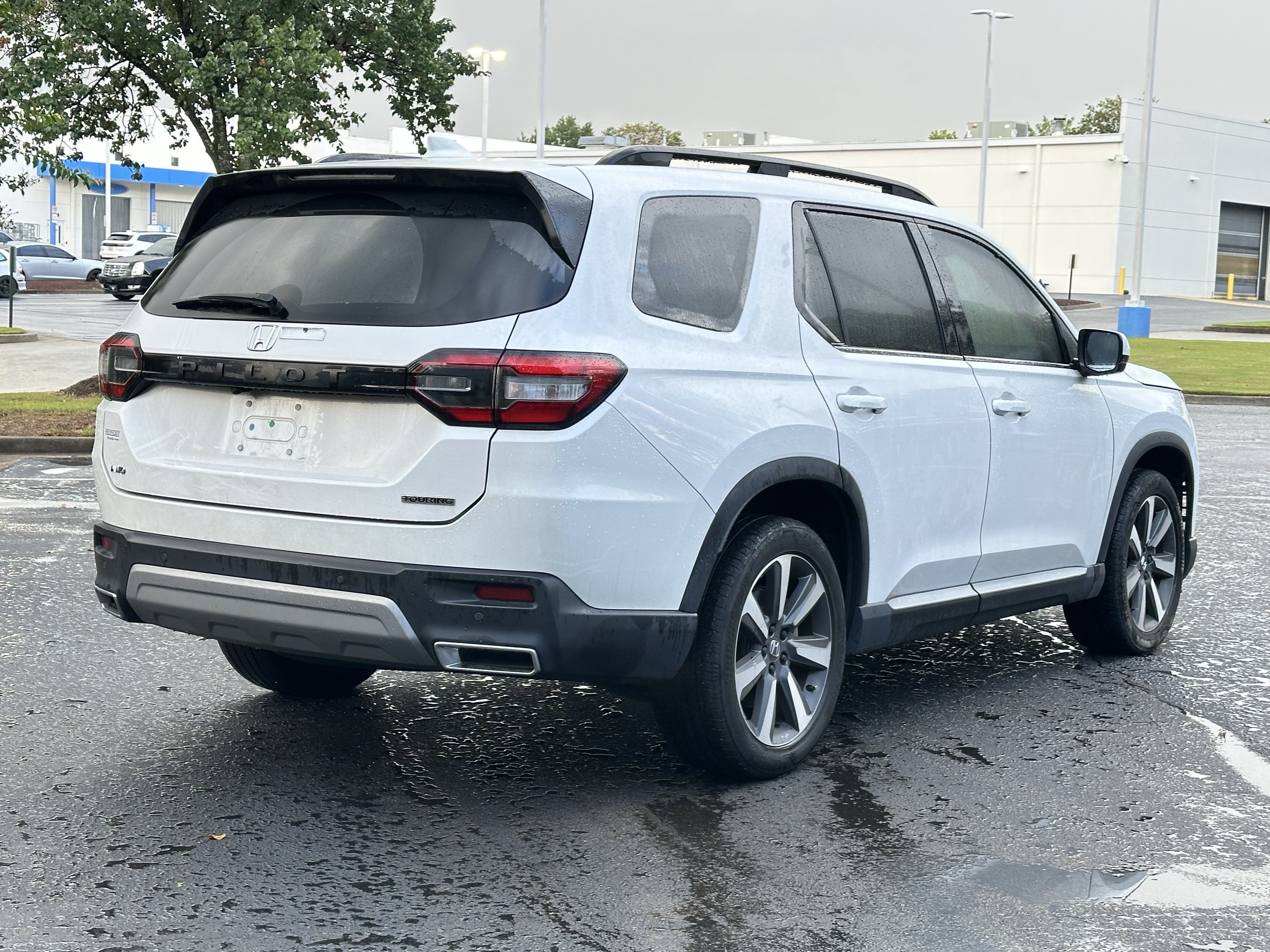 Used 2024 Honda Pilot Touring image 14