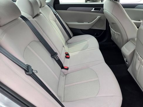 Used 2017 Hyundai Sonata SE FWD image 14