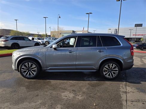 Used 2020 Volvo XC90 T8 Momentum image 3