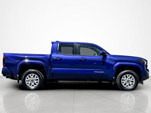 Certified 2025 Toyota Tacoma SR5 AWD/4WD image 6