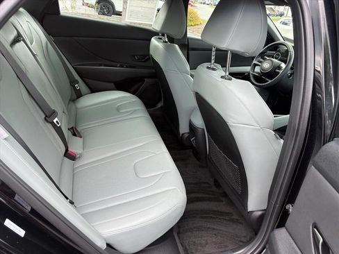 Certified 2025 Hyundai Elantra Limited FWD image 19