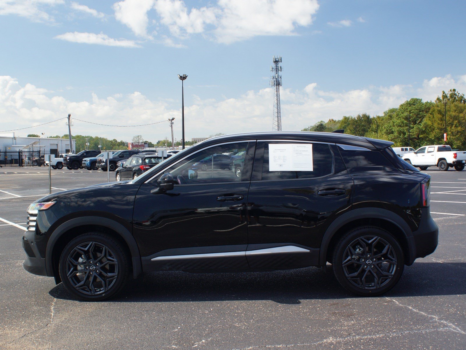 Used 2025 Nissan Kicks SR w/ Illumination Package AWD/4WD image 11
