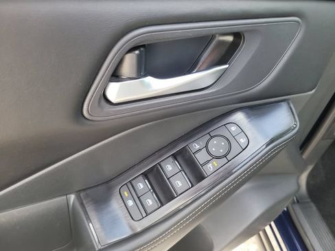 Used 2025 Nissan Rogue SV AWD/4WD image 18