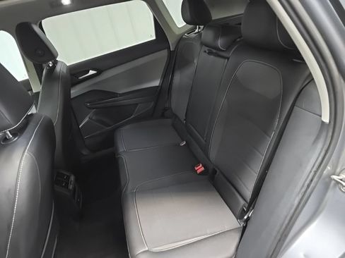 Used 2023 Volkswagen Taos SE w/ Panoramic Sunroof Package AWD/4WD image 32