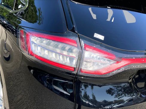 Used 2017 Ford Edge SEL w/ Equipment Group 201A AWD/4WD image 28