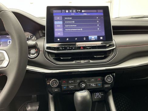 Used 2025 Jeep Compass Trailhawk AWD/4WD image 15