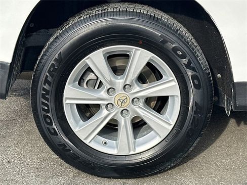 Used 2011 Toyota Highlander SE image 8