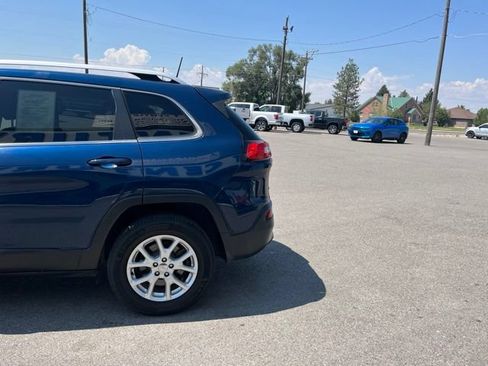 Used 2018 Jeep Cherokee Latitude AWD/4WD image 7