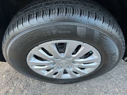 Used 2012 Kia Sedona LX FWD image 10