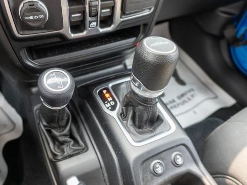 Used 2022 Jeep Gladiator Sport AWD/4WD image 25