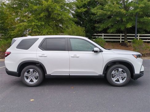 New 2025 Honda Pilot EX-L image 3