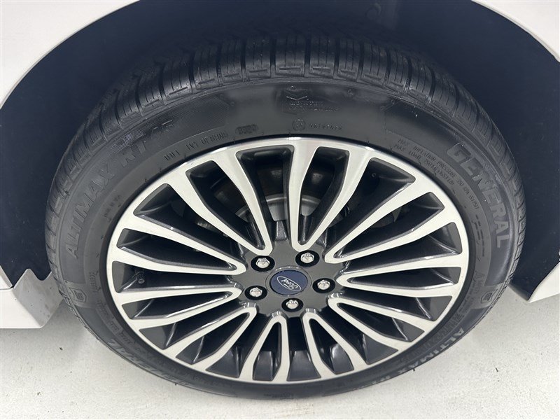 Used 2017 Ford Fusion SE w/ Equipment Group 202A AWD/4WD image 16