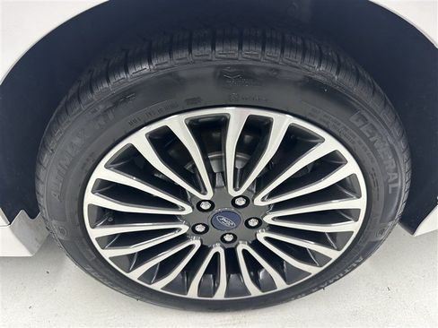Used 2017 Ford Fusion SE w/ Equipment Group 202A AWD/4WD image 16