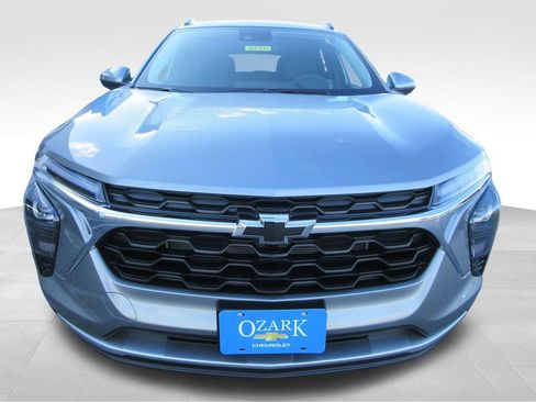 New 2026 Chevrolet Trax LT w/ LPO, Blackout Package image 8