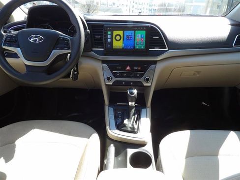 Used 2017 Hyundai Elantra SE image 16