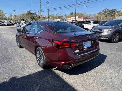 Used 2023 Nissan Altima 2.5 SV image 9