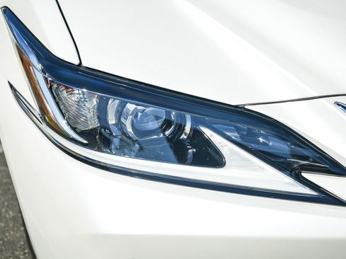 Used 2022 Lexus ES 300h w/ Premium Package FWD image 8