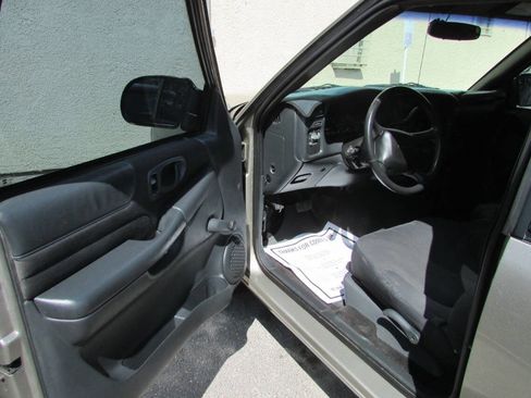 Used 2003 GMC Sonoma SLS image 11