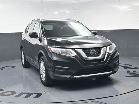 Used 2020 Nissan Rogue SV image 3