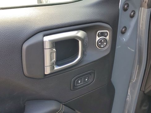 Used 2025 Jeep Wrangler Unlimited Sahara AWD/4WD image 20