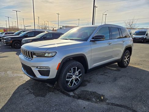 New 2025 Jeep Grand Cherokee Limited image 8