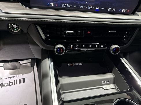 New 2026 Chevrolet Suburban Premier image 17