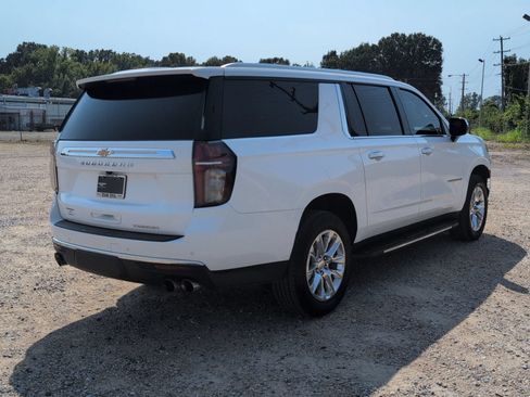 Used 2023 Chevrolet Suburban Premier AWD/4WD image 6