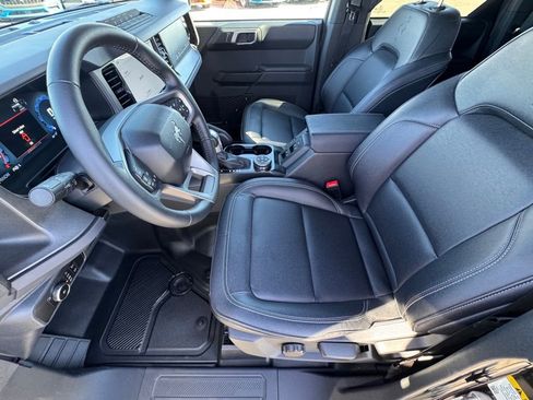 Used 2025 Ford Bronco Badlands image 18
