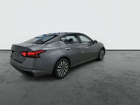 Used 2024 Nissan Altima 2.5 SV FWD image 4