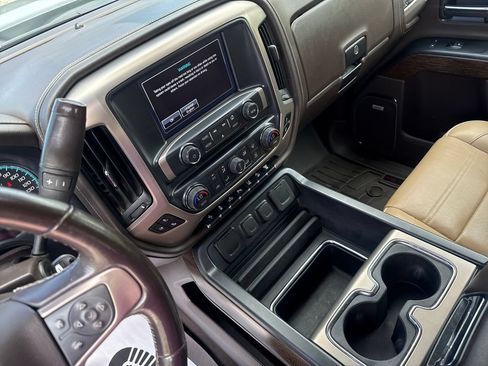 Used 2019 GMC Sierra 2500 Denali w/ Duramax Plus Package AWD/4WD image 15