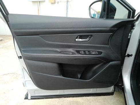 Used 2025 Nissan Murano SV FWD image 14