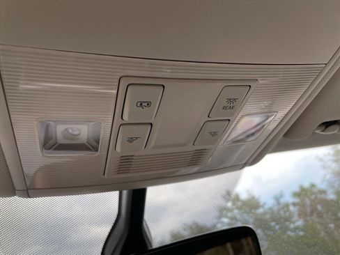 Used 2022 Volkswagen Atlas SE image 18