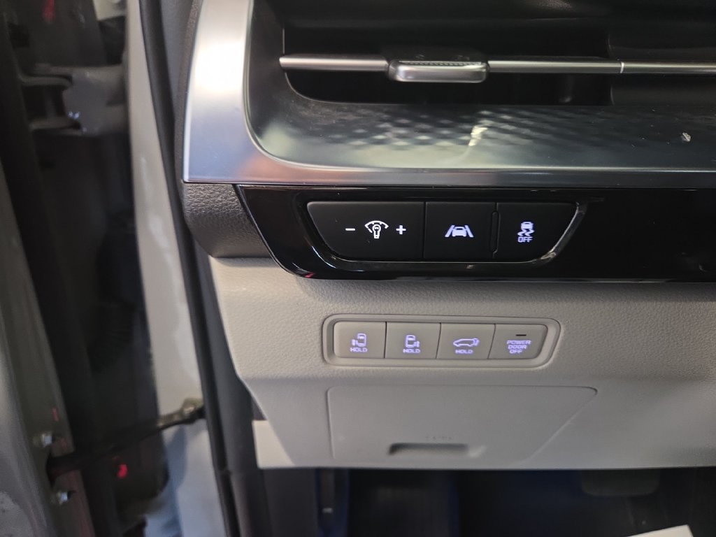 Used 2023 Kia Carnival SX Prestige FWD image 25