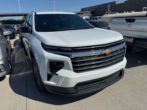 Used 2024 Chevrolet Traverse LT w/ Enhanced Driving Package FWD image 5