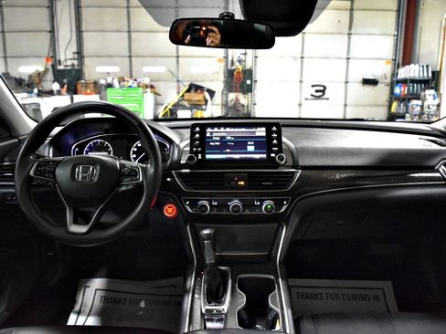 Used 2018 Honda Accord EX image 12