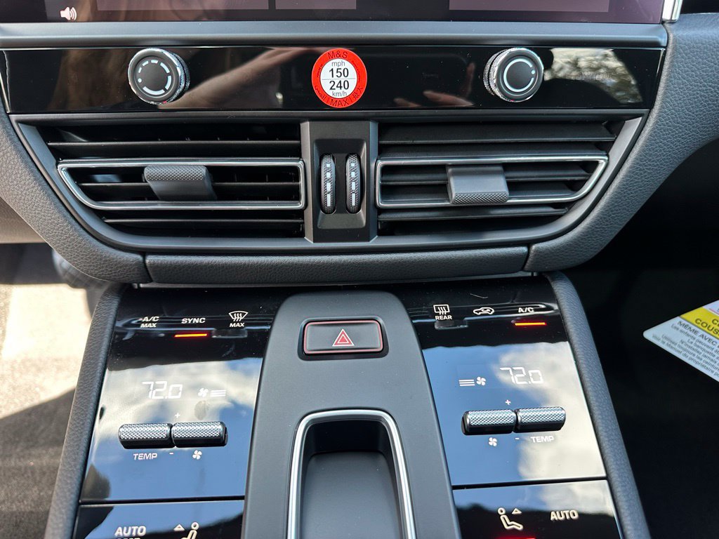 Certified 2026 Porsche Macan AWD/4WD image 25