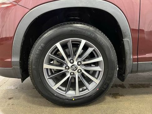 Certified 2019 Toyota Highlander XLE image 27