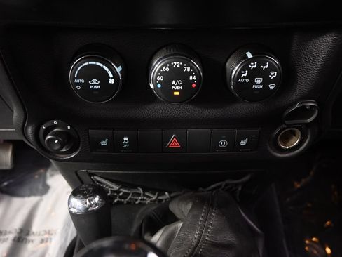 Used 2014 Jeep Wrangler Unlimited Rubicon AWD/4WD image 31
