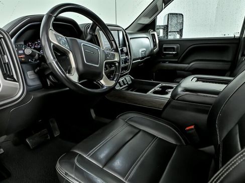 Used 2017 GMC Sierra 2500 Denali w/ Duramax Plus Package AWD/4WD image 17