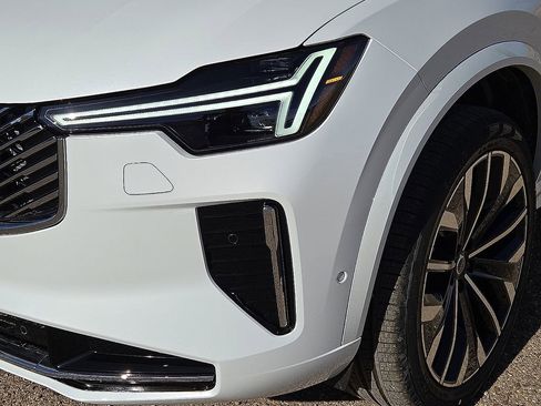 New 2026 Volvo XC90 B5 Plus w/ Protection Package Premier image 9