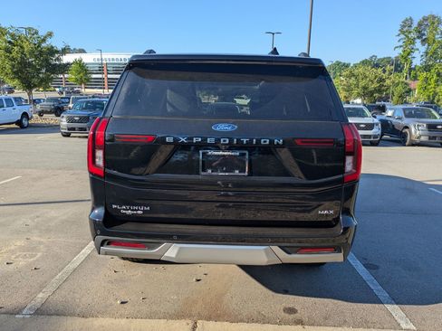 Used 2025 Ford Expedition Max Platinum w/ Driver's Package AWD/4WD image 5