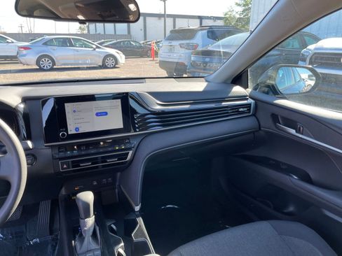 Used 2025 Toyota Camry LE image 34