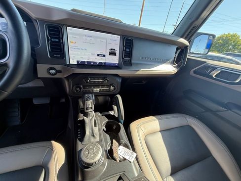 Used 2024 Ford Bronco Wildtrak AWD/4WD image 15