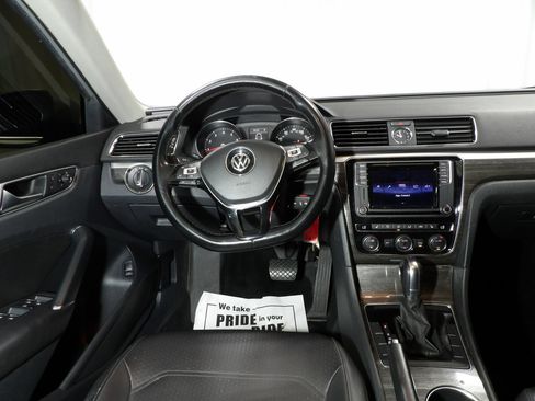 Used 2016 Volkswagen Passat 1.8T SE FWD image 12