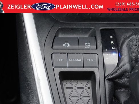 Used 2021 Toyota RAV4 LE image 20