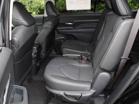 New 2026 Toyota Grand Highlander AWD Hybrid image 17