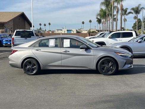 Used 2021 Hyundai Elantra Blue image 24
