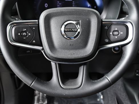 Used 2025 Volvo XC40 B5 Plus image 10